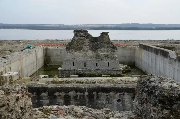 Present day Romanian side of Trajan's Bridge
